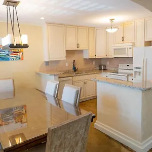 Plaza 2700 Luxury Beach Suites Aparthotel Virginia Beach